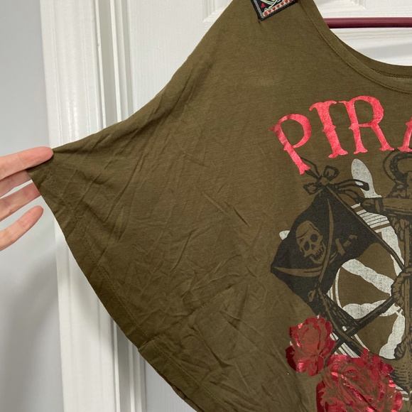 Disney Pirates of the Caribbean Women's Shirt - Picture 3 of 9